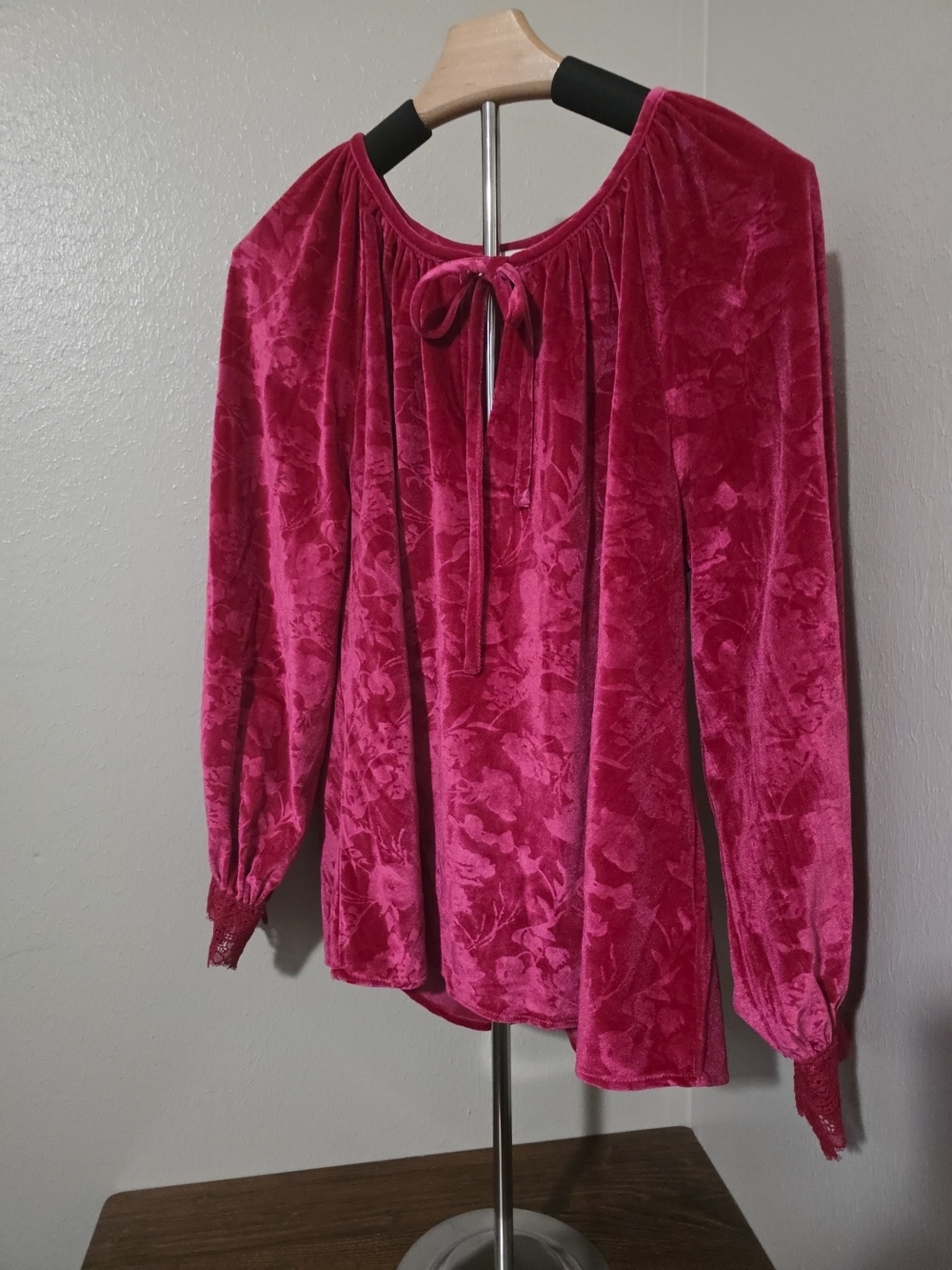 Pioneer Woman Women's Velvet Tie-Neck Blouse - Deep Pink Size M